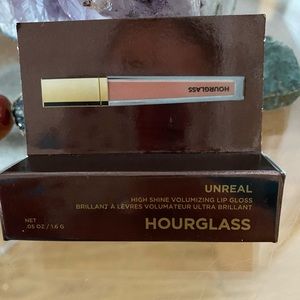 Hourglass Unreal High shine volumizing lip gloss